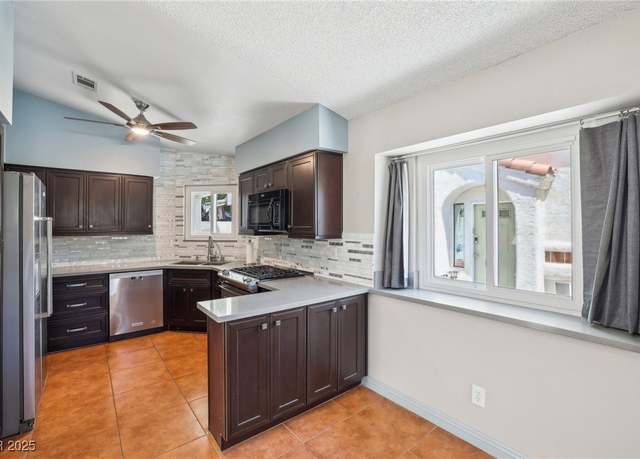 Property at 371 Legacy Dr, Henderson, NV 89014, 3 beds, 2 baths
