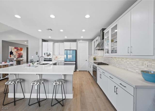 Property at 8440 Footpath St, Las Vegas, NV 89166, 4 beds, 3 baths