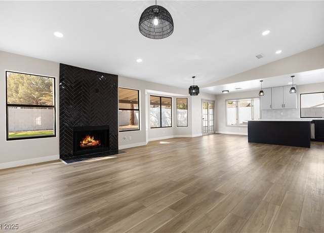 Property at 2813 Crystal Bay Dr, Las Vegas, NV 89117, 3 beds, 2 baths