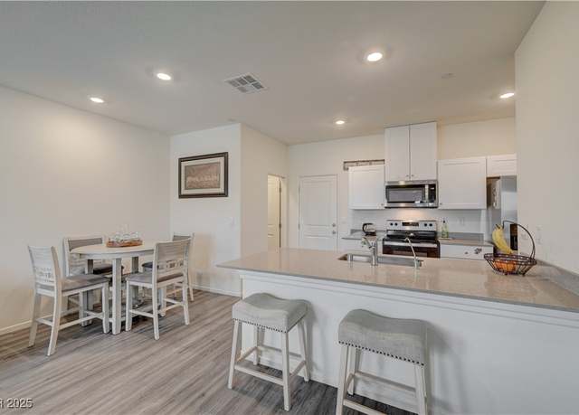 Property at 542 Foothill Cove Ln, Henderson, NV 89002, 3 beds, 2.5 baths
