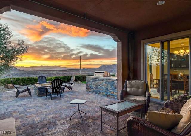 Property at 7 Contrada Fiore Dr, Henderson, NV 89011, 3 beds, 2.5 baths