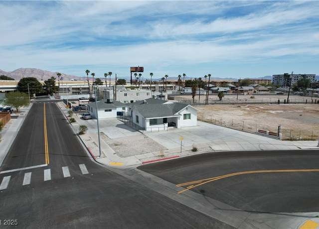 Property at 330 N 9th St, Las Vegas, NV 89101, 6 beds, 3 baths