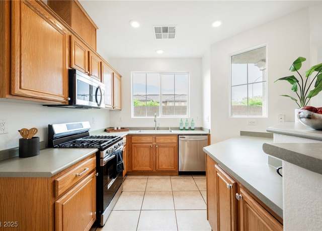 Property at 32 Hudson Canyon St #2, Henderson, NV 89012, 3 beds, 2.5 baths