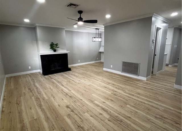 Property at 150 Greenbriar Townhouse Way, Las Vegas, NV 89121, 2 beds, 2.5 baths