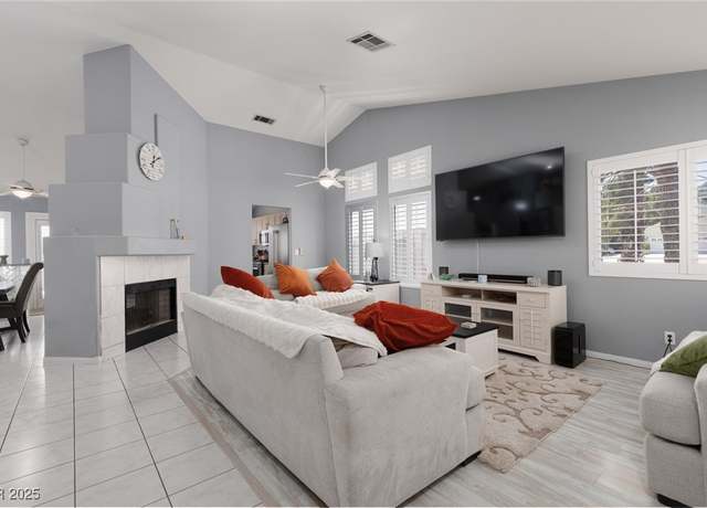 Property at 998 Hunters Run Dr, Henderson, NV 89002, 3 beds, 2 baths