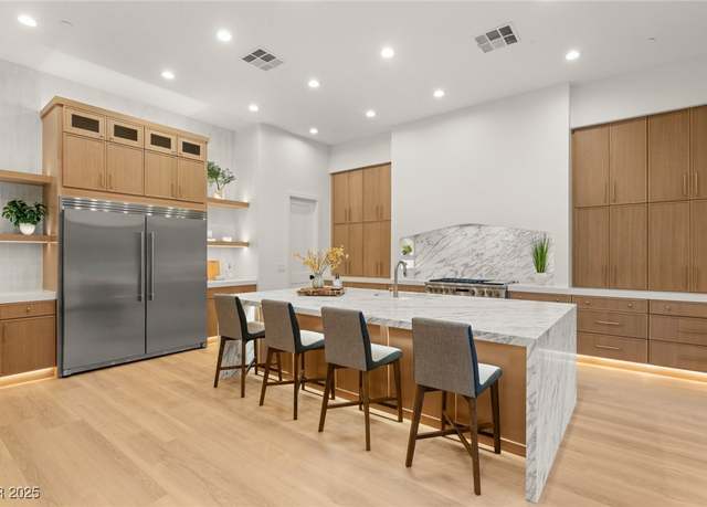Property at 32 Hassayampa Trl, Henderson, NV 89052, 6 beds, 5.5 baths
