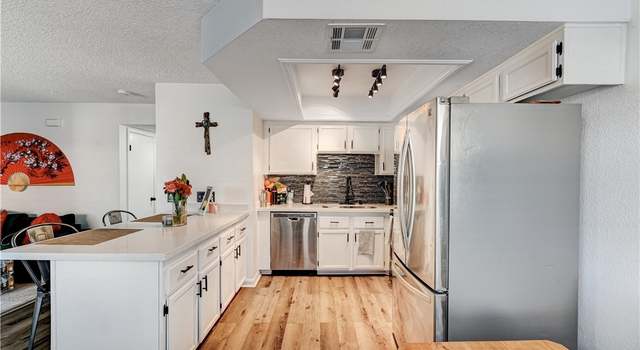 Photo of 929 Rockview Dr #202, Las Vegas, NV 89128