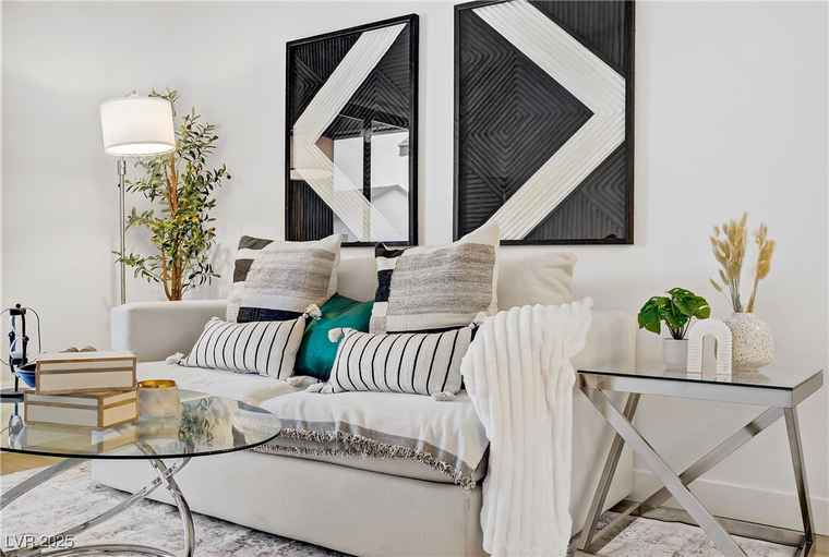 Photo of 5171 Lindell Rd #201 Las Vegas, NV 89118
