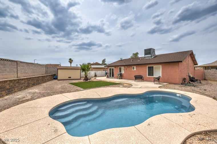 Photo of 1004 Woodside Ct Henderson, NV 89015