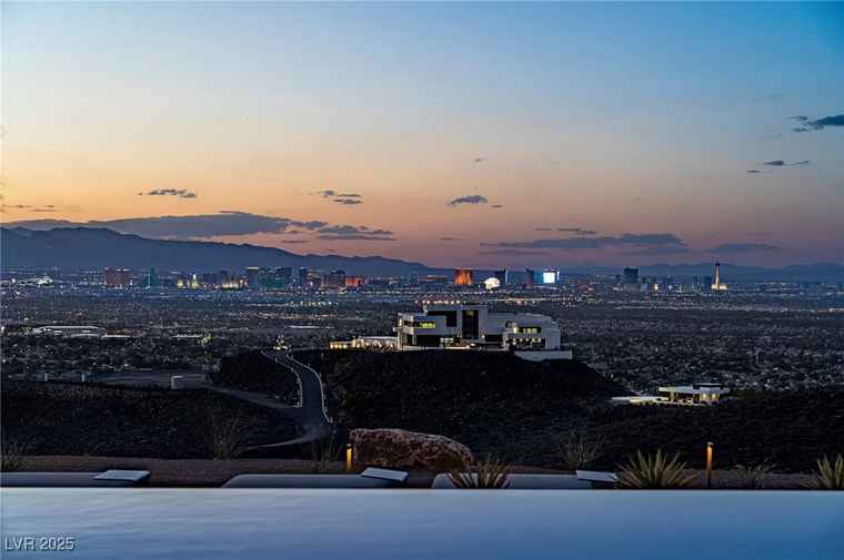 Photo of 720 Dragon Peak Dr Henderson, NV 89012
