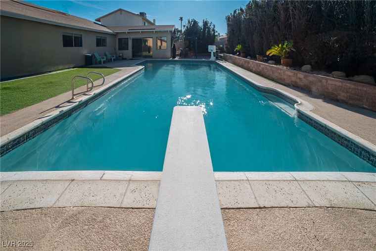Photo of 6420 Singingwood Ln Las Vegas, NV 89107