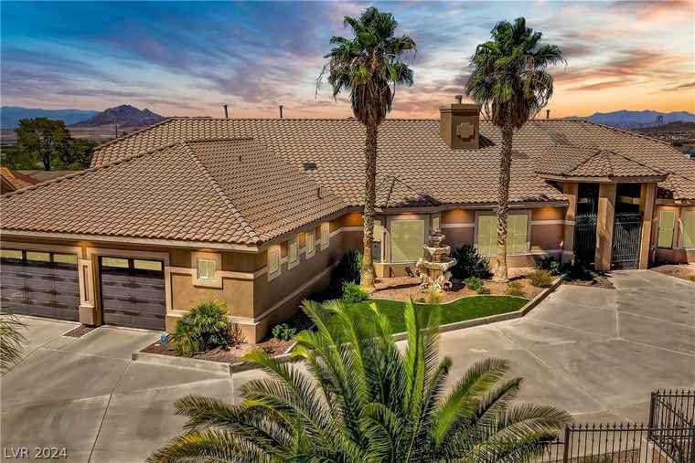 Photo of 402 E Country Club Dr Henderson, NV 89015