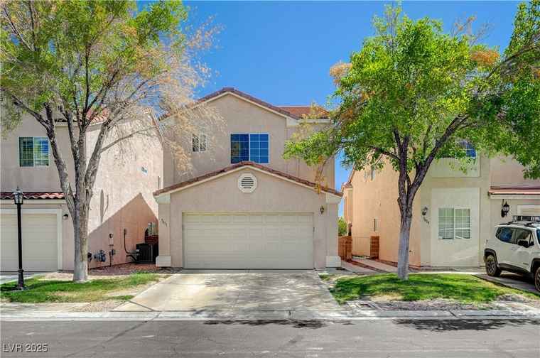 Photo of 5611 Leaning Oak Ave Las Vegas, NV 89118