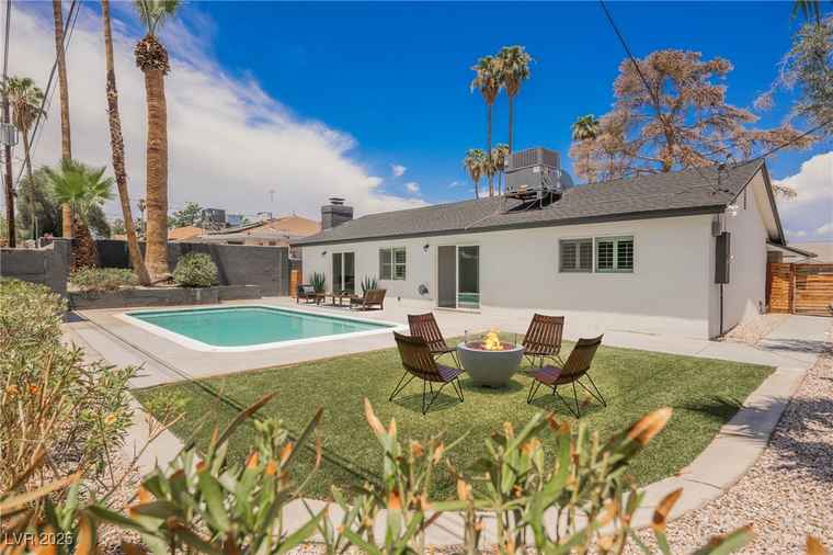 Photo of 1712 E Oakey Blvd Las Vegas, NV 89104