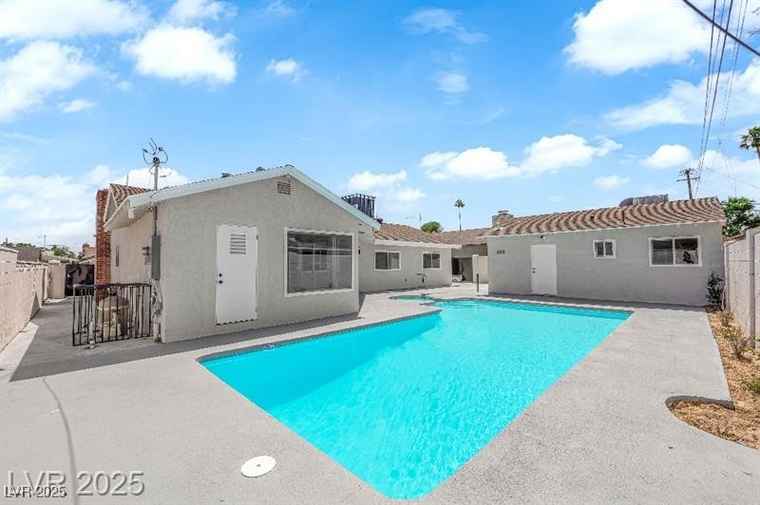 Photo of 1905 E Oakey Blvd Las Vegas, NV 89104