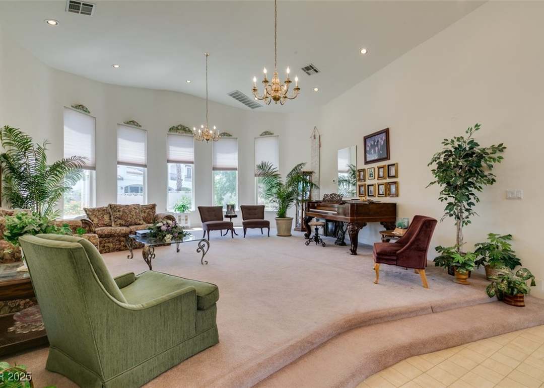 4765 N Grand Canyon Dr, Las Vegas, NV 89129