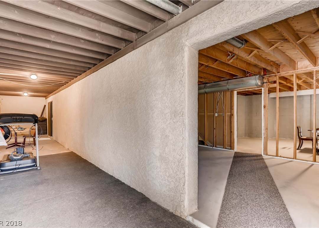 395 Vista Valley St, Las Vegas, NV 89110