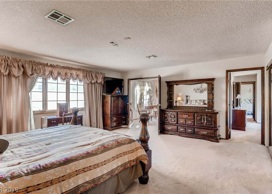 395 Vista Valley St, Las Vegas, NV 89110