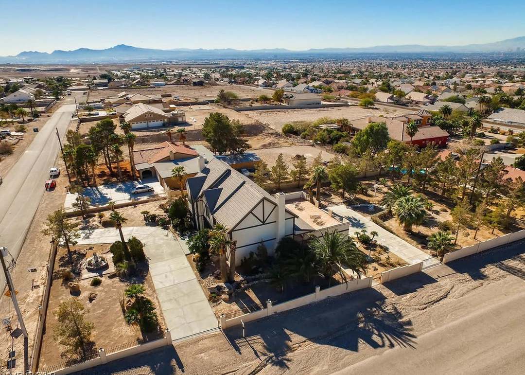 395 Vista Valley St, Las Vegas, NV 89110