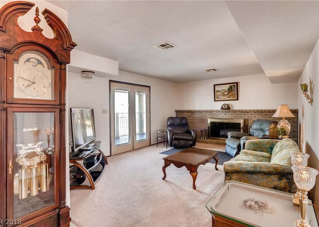 395 Vista Valley St, Las Vegas, NV 89110