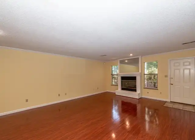 Property at 5000 Griffins Gate Ln, Knoxville, TN, 37912, 2 beds, 2 baths, [object Object]