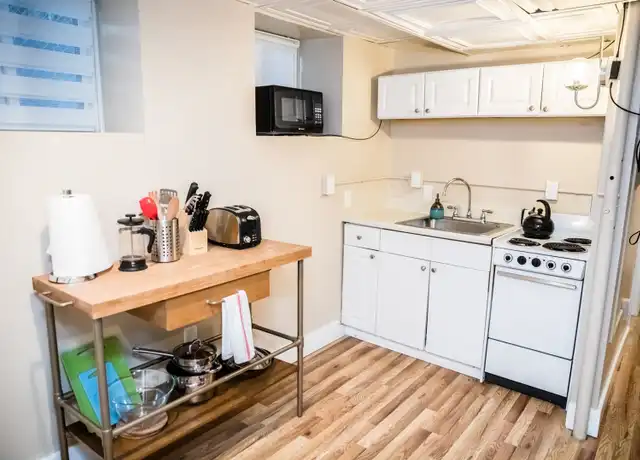 Property at 1537 N Pearl St Unit 6, Denver, CO, 80203, 1 bed, 1 bath, [object Object]