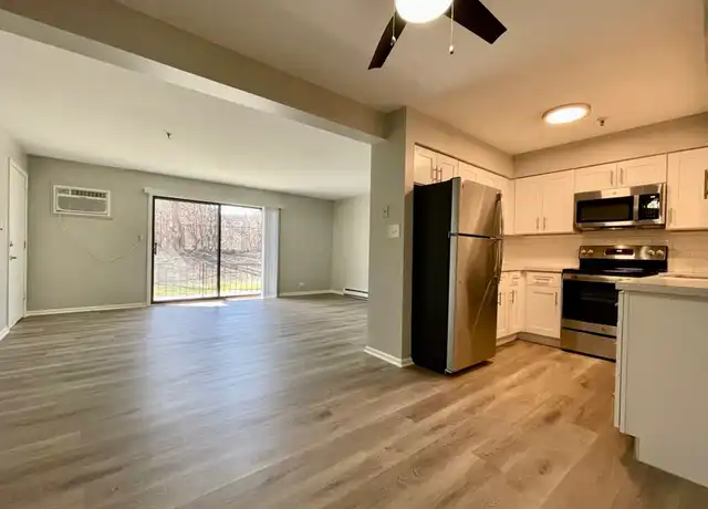 Property at RENOVATED APARTMENT WITH IN-UNIT WASHER-DRYER & GARAGE PARKING! - 4342 Linscott Ave, Downers Grove, IL, 60515, 2 beds, 1 bath, [object Object]