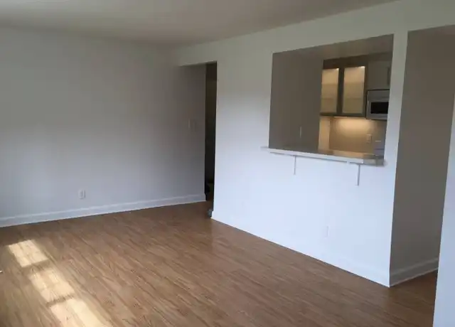 Property at 2213 Marquette Rd Unit C3, Peru, IL, 61354, 2 beds, 1 bath, [object Object]