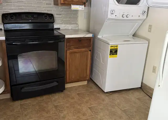 Property at 125 Summit Ave N Unit 6, Kent, WA, 98030, 2 beds, 1 bath, [object Object]