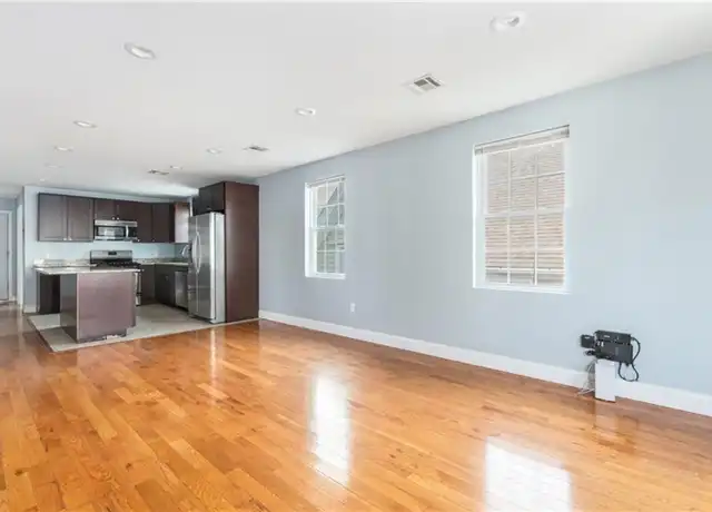 Property at 119 Oakland Ave Unit 1 Providence RI 02908, Providence, RI, 02908, 6 beds, 2 baths, [object Object]
