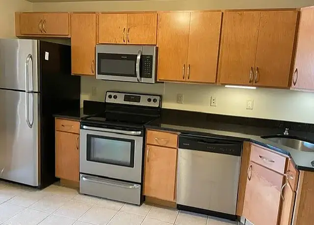 Photo of 10 Manomet St, New Bedford, MA 02746