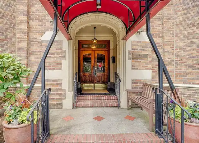 Property at Roundcliffe Apartments - 845 Bellevue Pl E, Seattle, WA, 98102, 1 bed, 1 bath, Contact for Price
