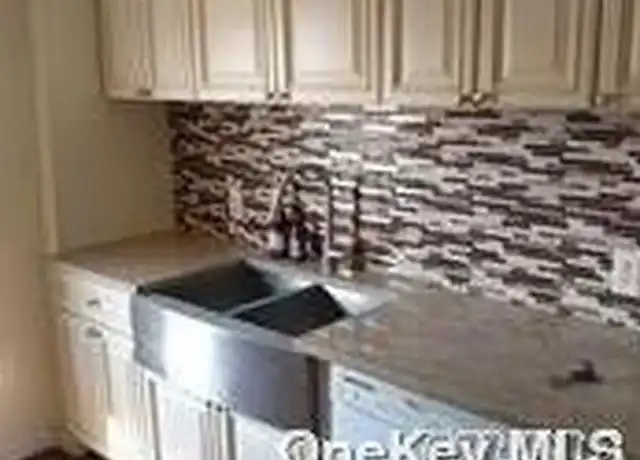 Property at 523 Bayview Ave, Cedarhurst, NY, 11516, 2 beds, 2 baths, [object Object]