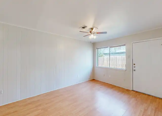 Property at 213 Ehlinger Dr, Bryan, TX, 77801, 2 beds, 1 bath, [object Object]