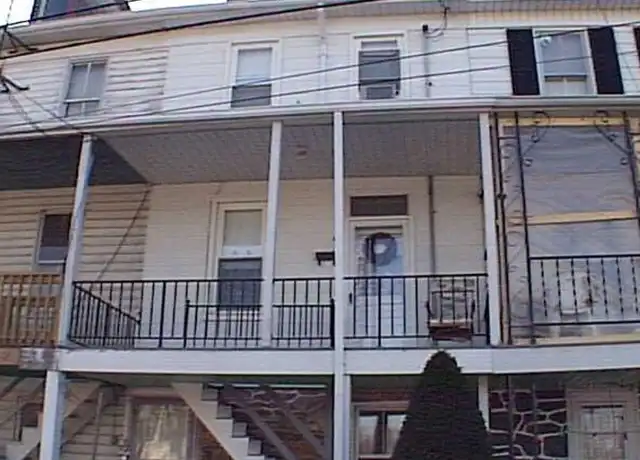 Property at 40 W Broad St, Yoe, PA, 17313, 2 beds, 1.5 baths, [object Object]
