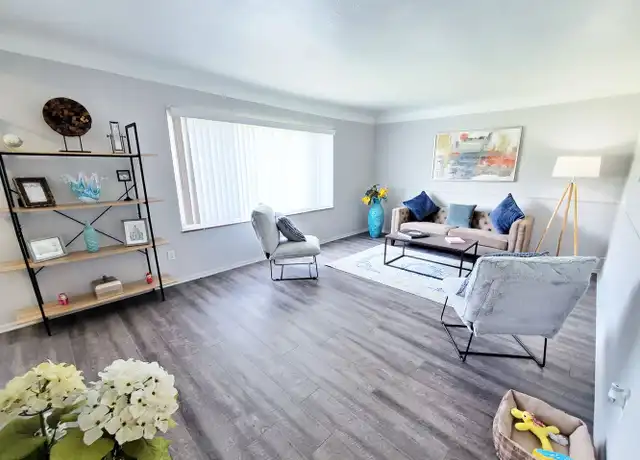 Property at 5445 Lee Rd Unit 9 R, Maple Heights, OH, 44137, 2 beds, 1 bath, [object Object]