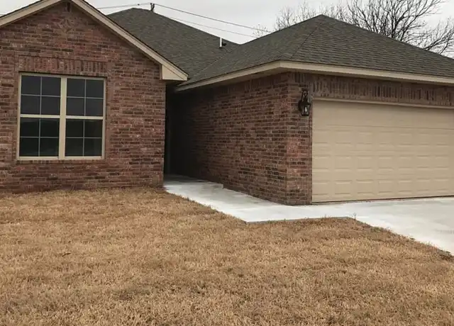 Property at 301 N Norman Ave, Moore, OK, 73160, 4 beds, 2 baths, [object Object]