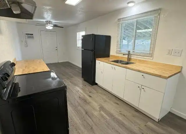 Property at 1017 E Moreland St, Phoenix, AZ, 85006, 2 beds, 1 bath, [object Object]