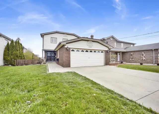 Property at 2265 Eastview Dr, Des Plaines, IL, 60018, 3 beds, 2.5 baths, [object Object]