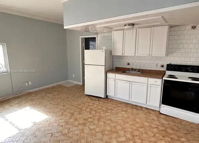 Property at 437 NE 30th St Unit 4, Miami, FL, 33137, 1 bed, 1 bath, [object Object]