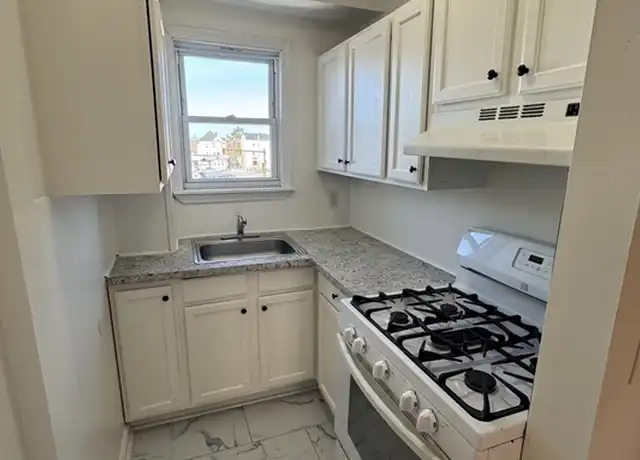 Property at 11 Harmony St Unit 2, New Bedford, MA, 02744, 2 beds, 1 bath, [object Object]