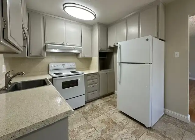 Property at Courtyard Apartments - 5971 Lake Crest Way, Sacramento, CA, 95822, 1 bed, 1 bath, [object Object]