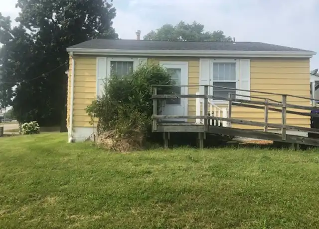 Property at 1910 S Morris Ave, Bloomington, IL, 61704, 3 beds, 1 bath, [object Object]