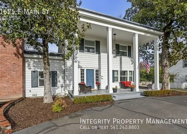 Property at 1625 E Main St, Medford, OR, 97504, 4 beds, 2.5 baths, [object Object]