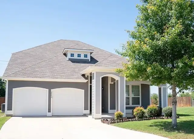 Property at 2004 W Windsor Dr, Denton, TX, 76207, 3 beds, 3 baths, [object Object]