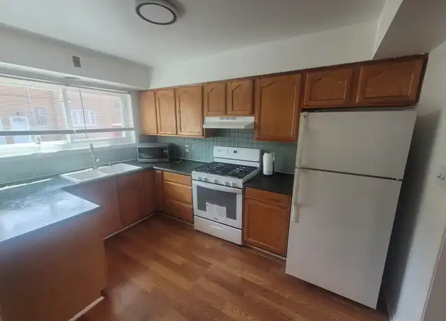 Property at 7900 W Lawrence Ave Unit E, Norridge, IL, 60706, 3 beds, 1.5 baths, [object Object]