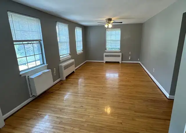 Property at 209 W Parkway Ave Apt B, Chester, PA, 19013, 2 beds, 1 bath, [object Object]