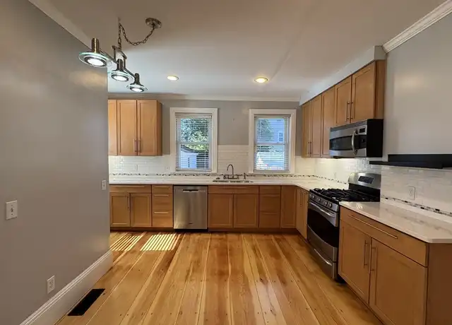 Property at 8 Elmwood St Unit 8, Amesbury, MA, 01913, 4 beds, 1.5 baths, [object Object]