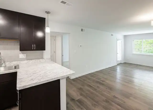 Property at Woodgrove Point Apartments - 3318 W Galbraith Rd, Cincinnati, OH, 1 bed, 1 bath, [object Object]