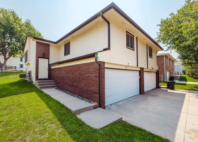 Property at 5438 S 32nd St, Lincoln, NE, 68516, 3 beds, 2 baths, [object Object]